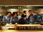 働くスタッフを明るくさせ、大切にすることが、お店の質を高めることに繋がっているんだと思います。
年齢層も経験値もみんなバラバラですが、みんな仲間。
得意不得意をカバーし合ってお店を作っています。