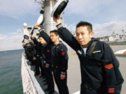 【海上自衛隊1】
約50の職種として、航海船務(航海での業務)、航空機整備(航空機機材やエンジン等の整備・修理・補給)、潜水(水中作業・救助等)などがあります。