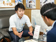「営業」…向いている人は、ズバリ【聞き上手】な人!だと思います。まずは、お客さまの要望をしっかり聞けること。これがより良い形にしていく為に必要な技術です。なので、営業経験がない方でも問題なく活躍出来ます!