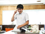 「営業」…飛び込みが多いと思われがちの住宅営業ですが、一切ありません!当社で住宅を建てたお客さまからの紹介や見学会、HP等からの反響営業がほとんどです。ノルマもないので、お客さんに寄り添いながら働けます!