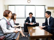 会社が社員を想う気持ちと同様に、当社で働く社員全員が一丸となって、オーナー様、会社の為に日々邁進しております。社員間で協力し合いながら行う業務が多いので、同じ方向に向かって取り組めるのも当社の魅力です。