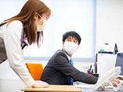 周囲との連携も本当に大切。自分だけで効率良く仕事をすることはできません。部署の垣根をこえて協力する姿勢はもちろん、ITを駆使した機能を利用し、業務の効率化を図っています。