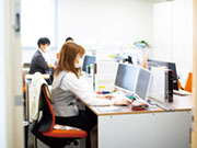 Q.働きやすさはどう?→とても良い!なんと言ってもキレイであったかい!笑 事務職としては常に暖かい環境で働けることはとても大事です!勤めていると「結婚して子どもができても働ける会社だな〜」と感じます。
