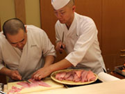 今までのご経験に合わせてお仕事をお任せいたします。
経験が浅い方でも総料理長や先輩から直接学びながら仕事を覚えていきます。
また、新店もオープンするので実践経験も積みやすい環境です!